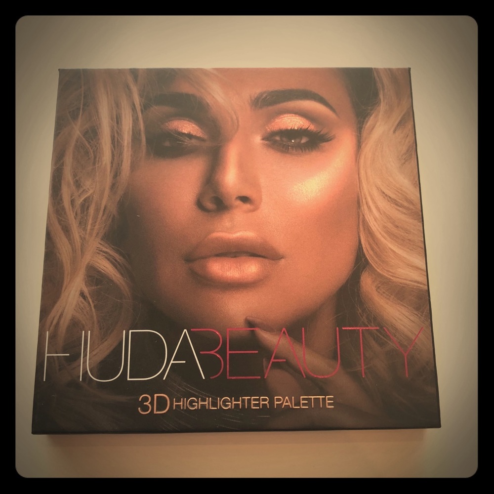 HUDA Beauty 3D Highlighter Palette - Pink Sands